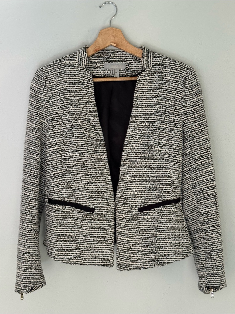 H&M Black & White Tweed-Style Blazer Jacket Size 10 Zipper Sleeves Clasp Closure